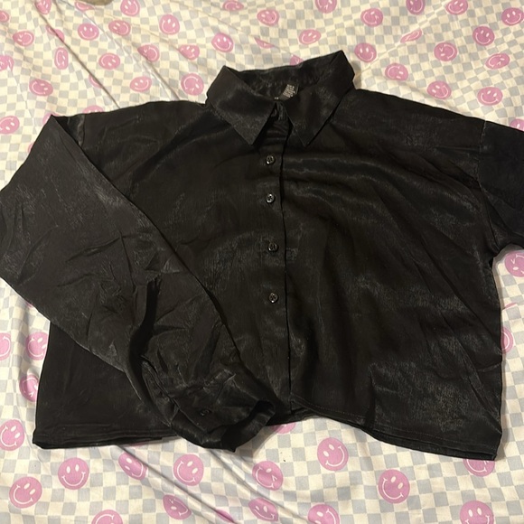 Black cropped button up - Picture 2 of 4